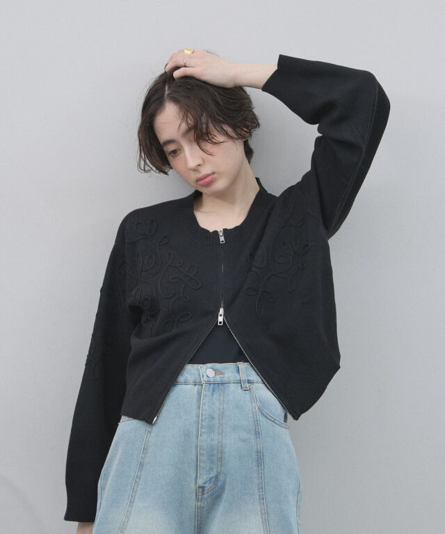 オフィシャルサイト限定】コード刺繍Wジップニットカーデ