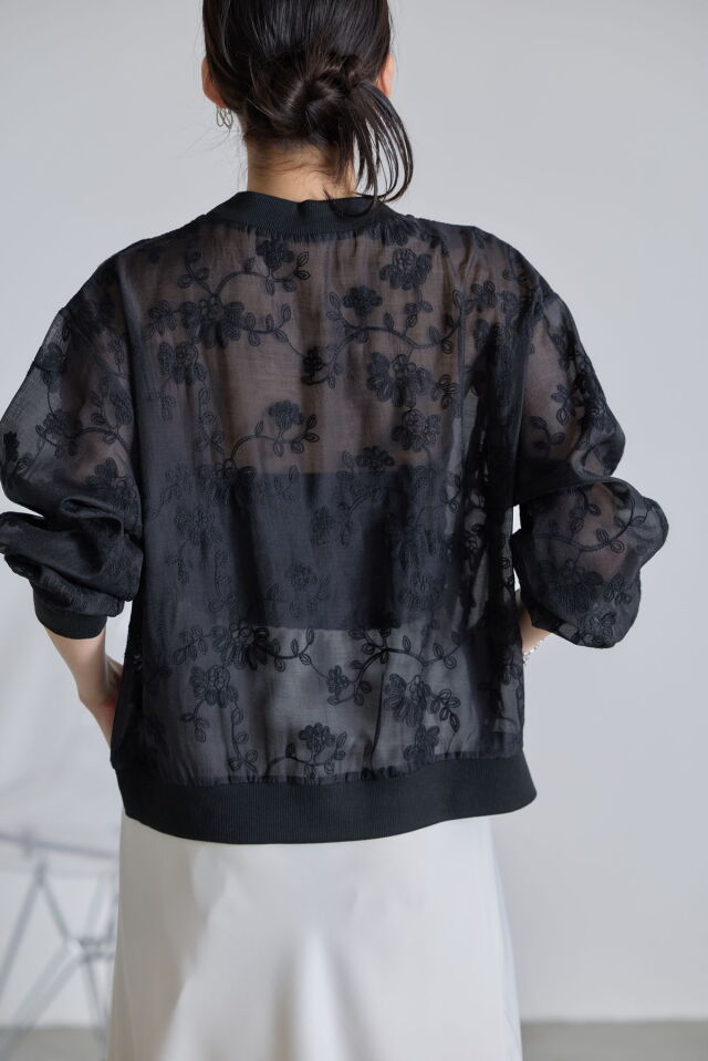 花刺繍オーガンジーシアートップス※一部店舗のみ入荷