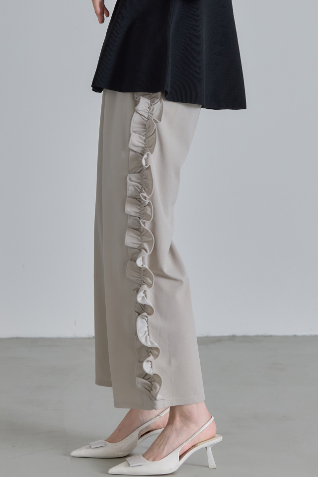 サイドフリルカットパンツ※一部店舗のみ入荷