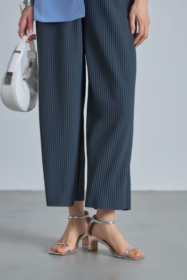 ふくれカットプリーツパンツ※一部店舗のみ入荷