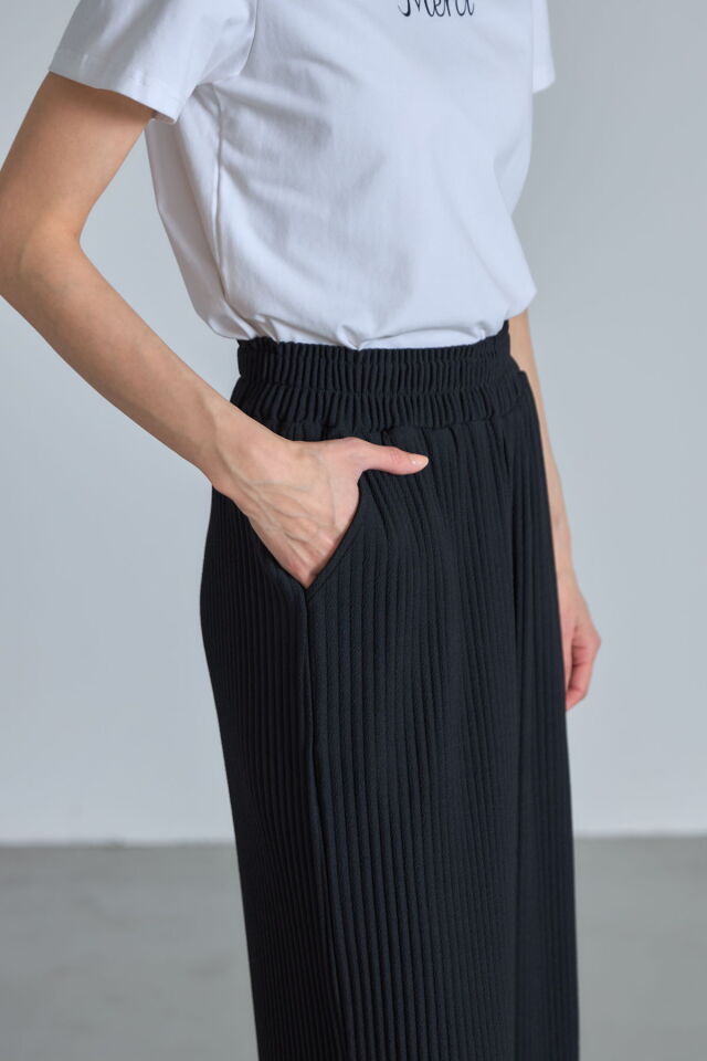 ふくれカットプリーツパンツ※一部店舗のみ入荷