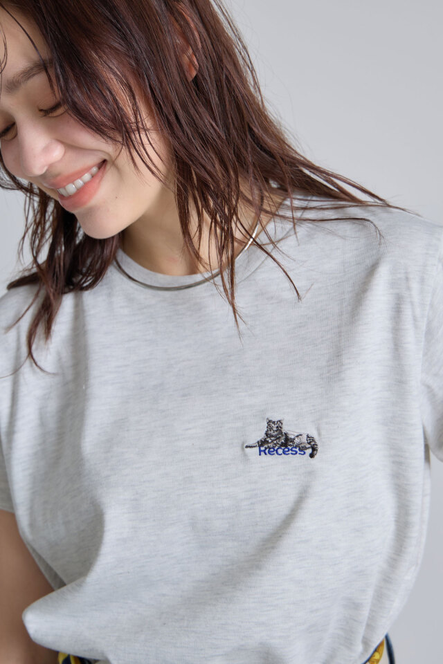 ロゴ猫刺繍Tシャツ※一部店舗のみ入荷