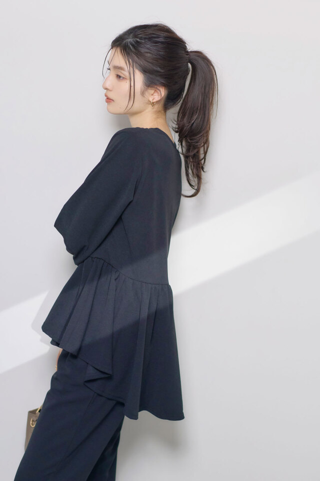 MIIA肩パールぺプラムブラウス キーネックパールペプラムブラウス※一部店舗のみ入荷