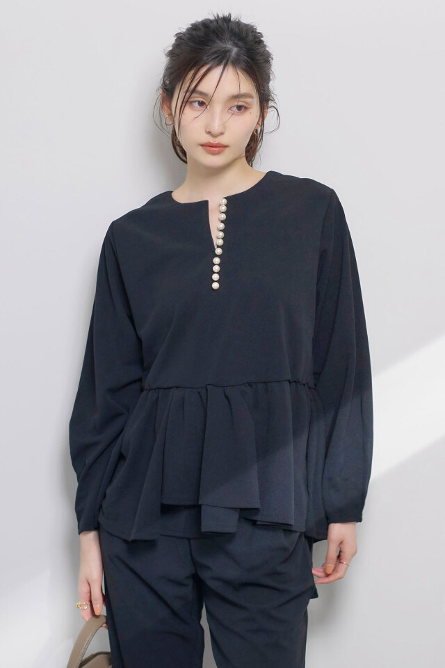 キーネックパールペプラムブラウス※一部店舗のみ入荷