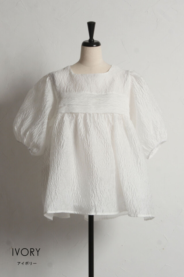 ジャガード半袖ブラウス※一部店舗のみ入荷