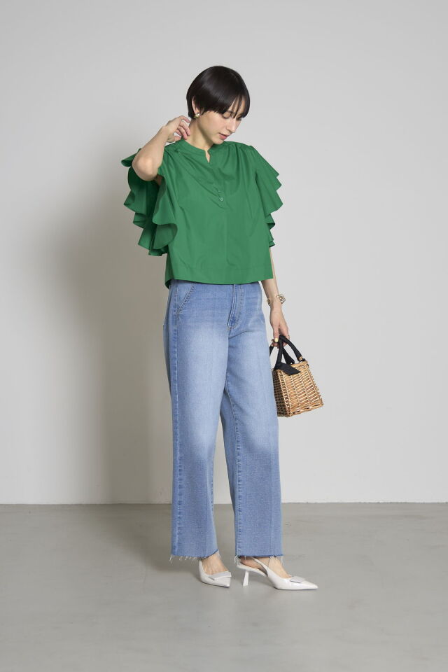 ノーカラーラッフルフリルブラウス※一部店舗のみ入荷