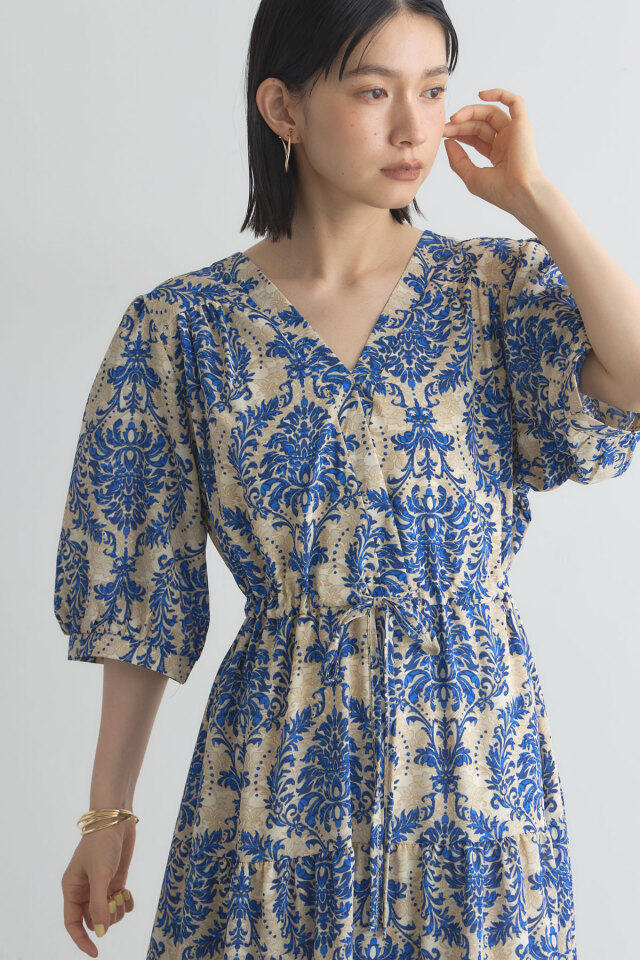 WEB限定】モチーフVネックワンピース