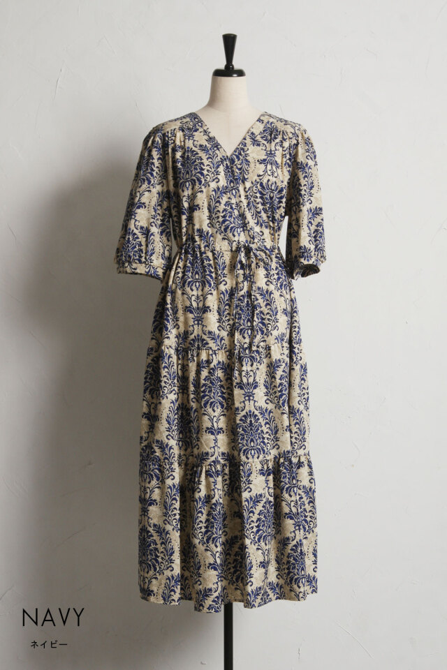 WEB限定】モチーフVネックワンピース