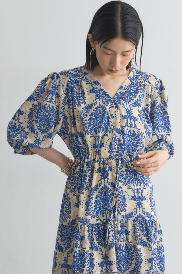 WEB限定】モチーフVネックワンピース