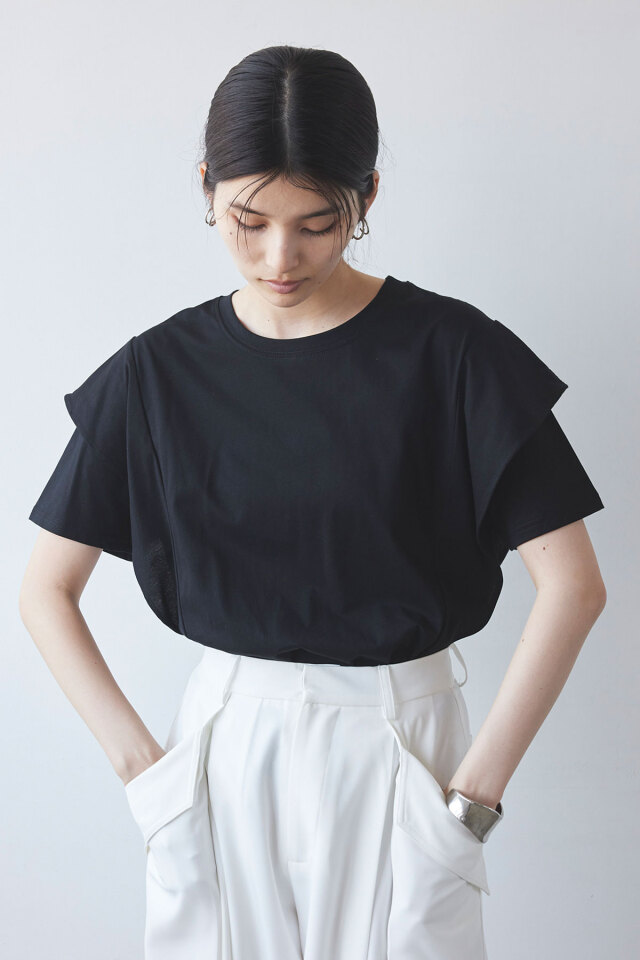 【WEB限定】ラッフルショルダーTシャツ