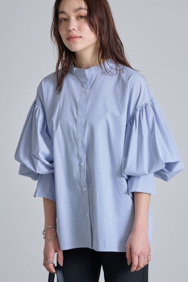 qiri ワイルドフラワープリント　ギャザースリーブ　ブラウス qiri ワイルドフラワープリント ギャザースリーブ ブラウス