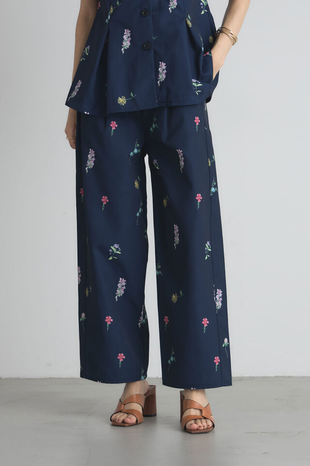 フラワープリントパンツ※一部店舗のみ入荷