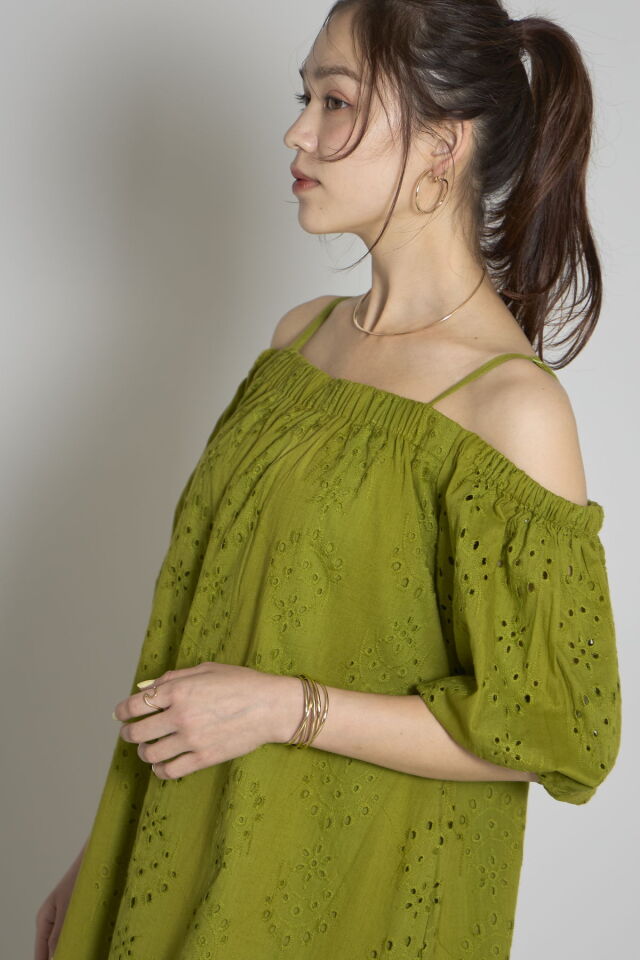 カットワークレースオフショルワンピース