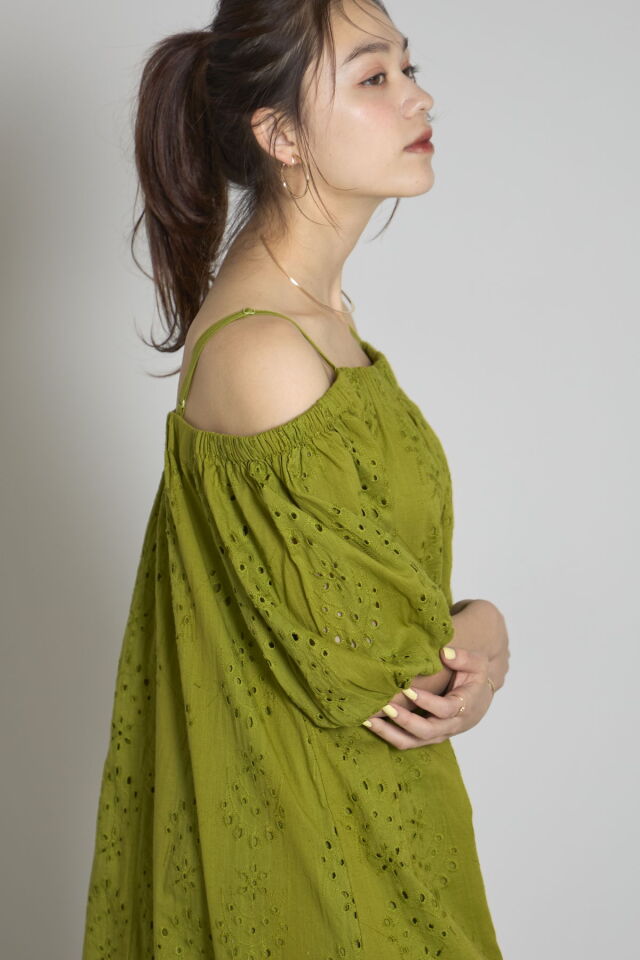 カットワークレースオフショルワンピース