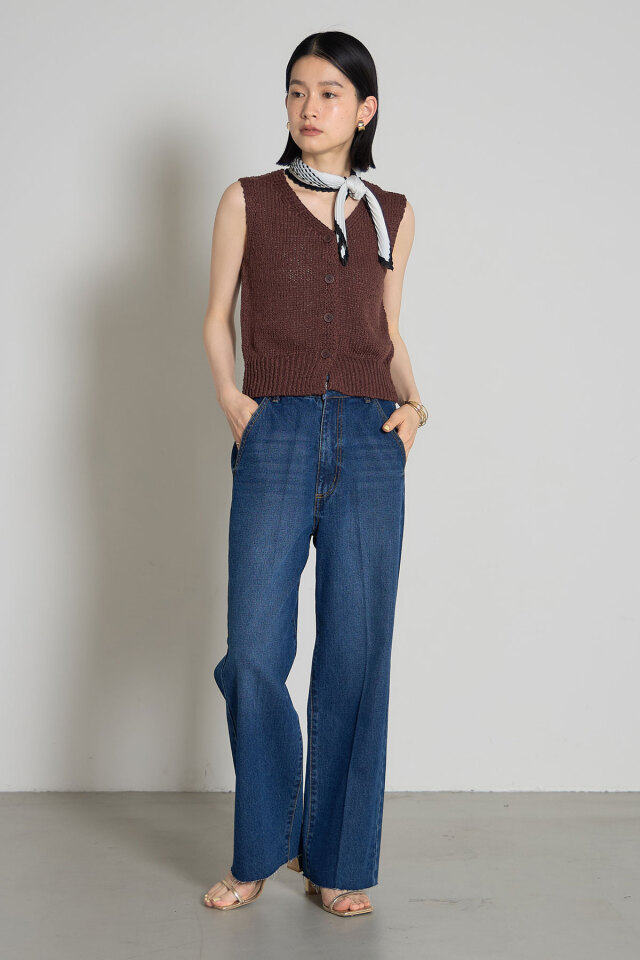 Vネック前開きニットベスト