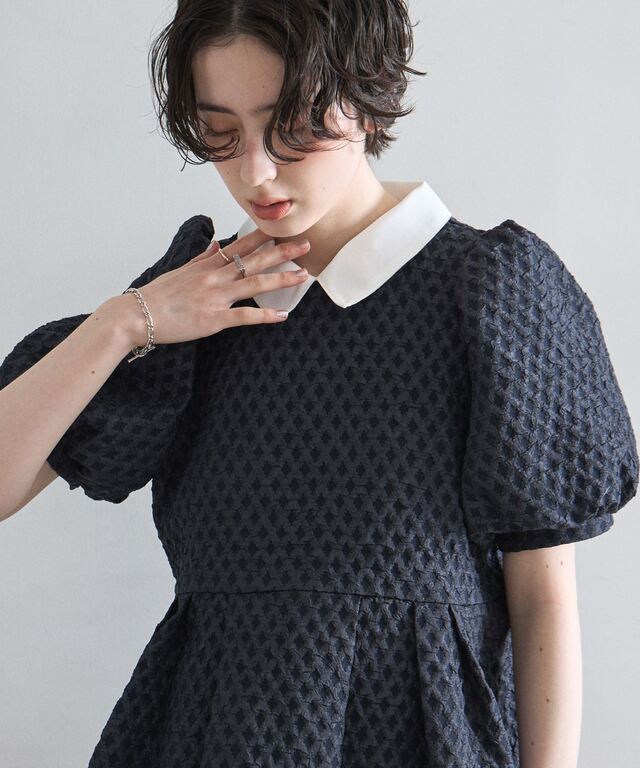 美品　アドーア ビジュー ジャガード 半袖 ブラウス カットソー スパンコール ふくれジャガード配色カラーブラウス（半袖）
