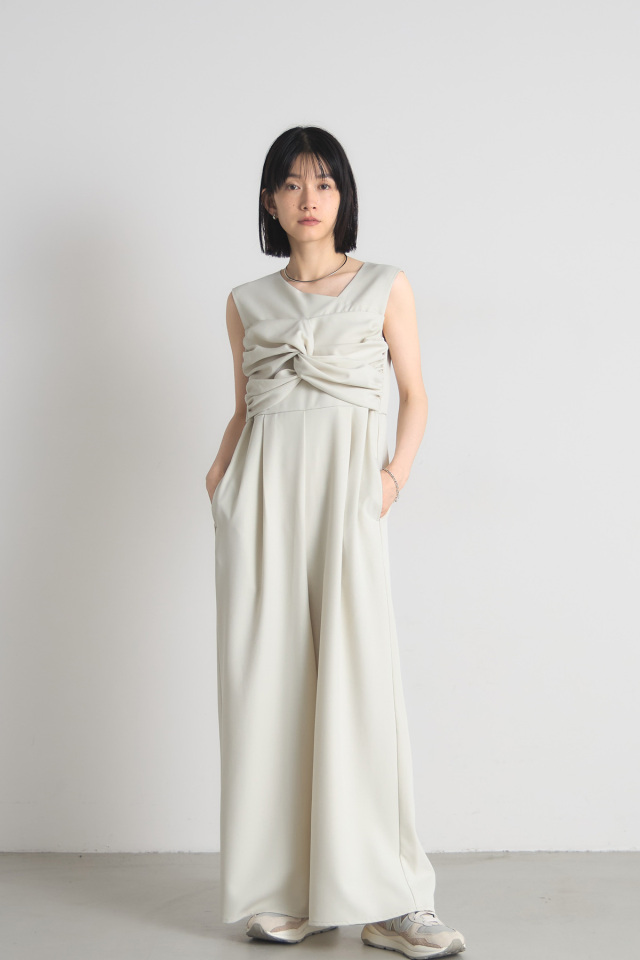 フリル付きグレーオールインワン titivate（ティティベイト）の「ダブルフリルデザイン