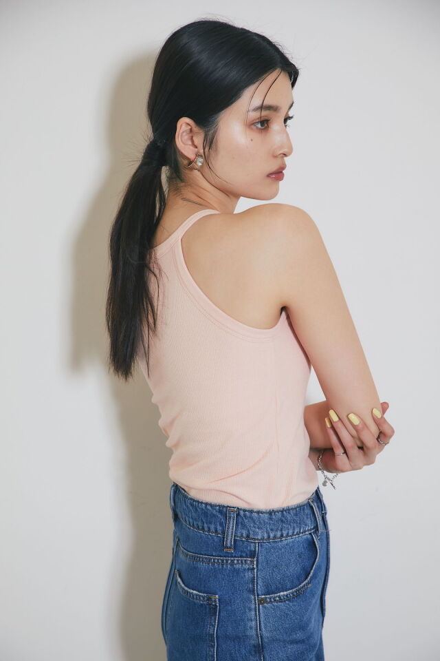 カップ付きホルターネックタンクトップ