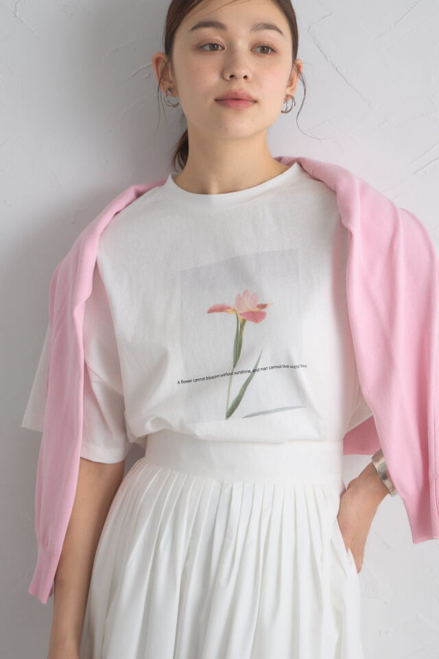 フラワープリントTシャツ※一部店舗のみ入荷