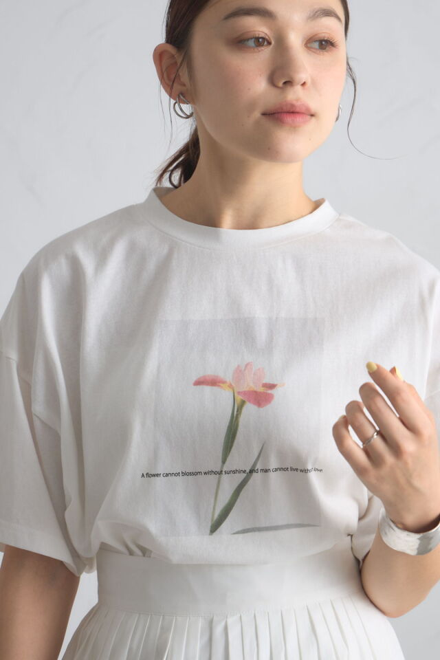 フラワープリントTシャツ※一部店舗のみ入荷