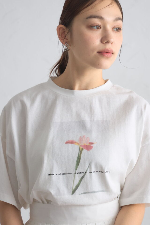 フラワープリントTシャツ※一部店舗のみ入荷