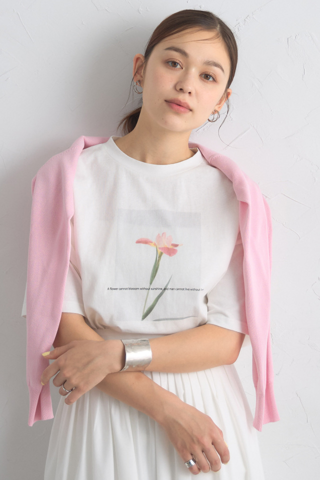 フラワープリントTシャツ※一部店舗のみ入荷