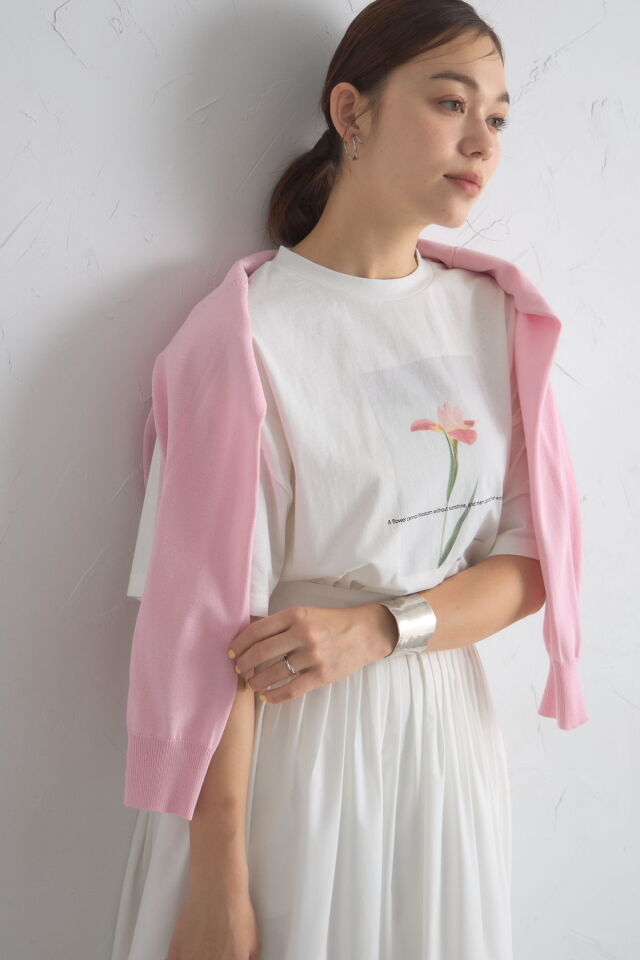 フラワープリントTシャツ※一部店舗のみ入荷