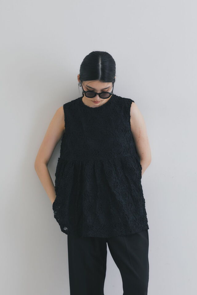 シャルボン　ノースリーブ　ブラック WEB限定】コードレースペプラムノースリーブブラウス
