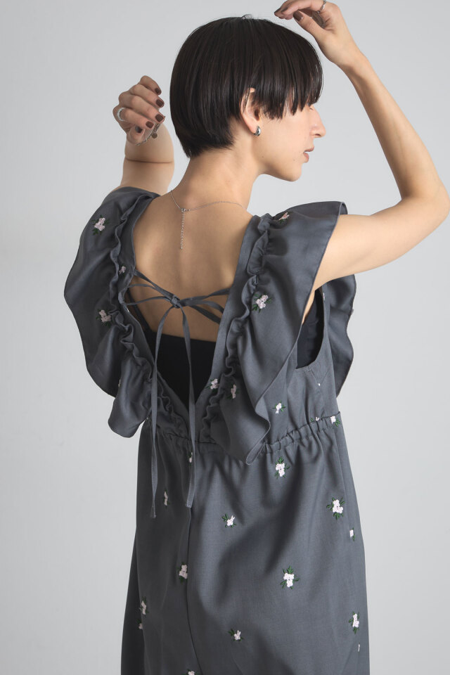 フラワー刺繍肩フリルオーバーオール※一部店舗のみ入荷