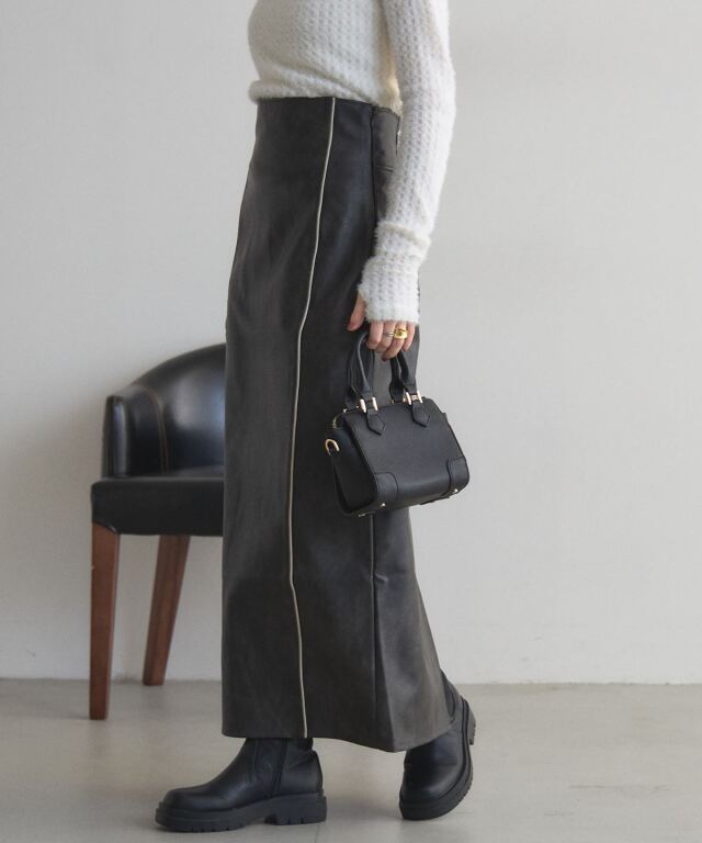 オフィシャルサイト限定】フェイクレザーパイピングナロースカート