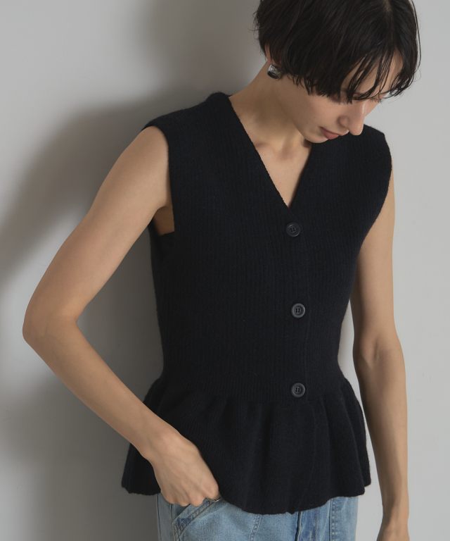 WEB限定】アルパカタッチペプラムニットジレ
