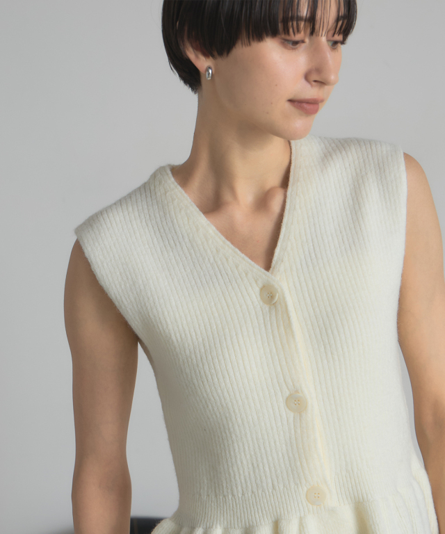 WEB限定】アルパカタッチペプラムニットジレ