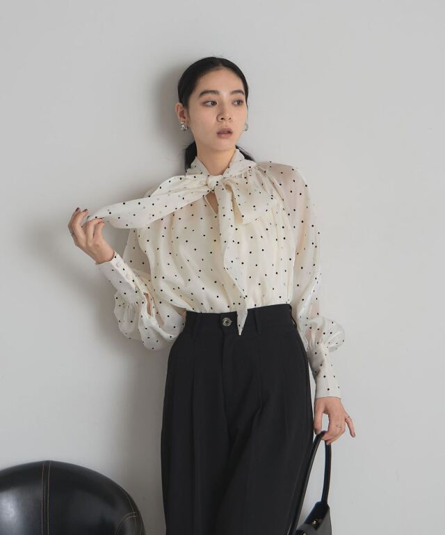 2WAYボリュームスリーブリボンブラウス フロッキードット※一部店舗のみ入荷