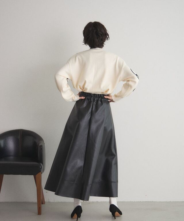 オフィシャルサイト限定】ラインアートニットトップス