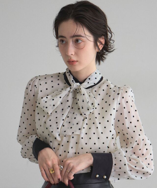 オフィシャルサイト限定】ボウタイドットブラウス
