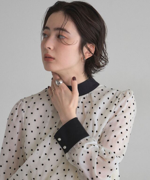 オフィシャルサイト限定】ボウタイドットブラウス