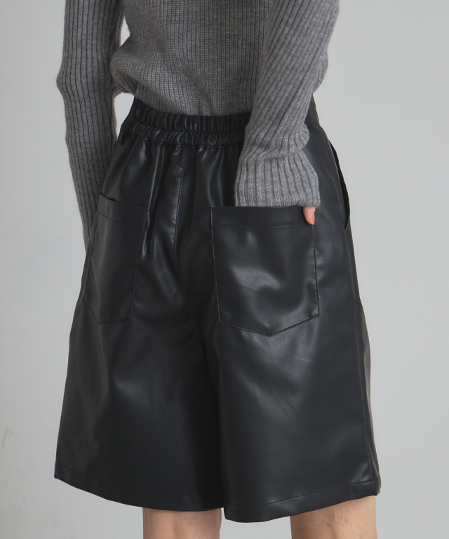 フェイクレザーハーフパンツ