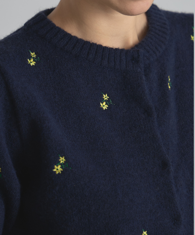 アルパカタッチフラワー刺繍プルオーバー