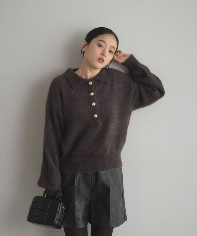 オフィシャルサイト限定】ゴールドボタンフェザーポロニット