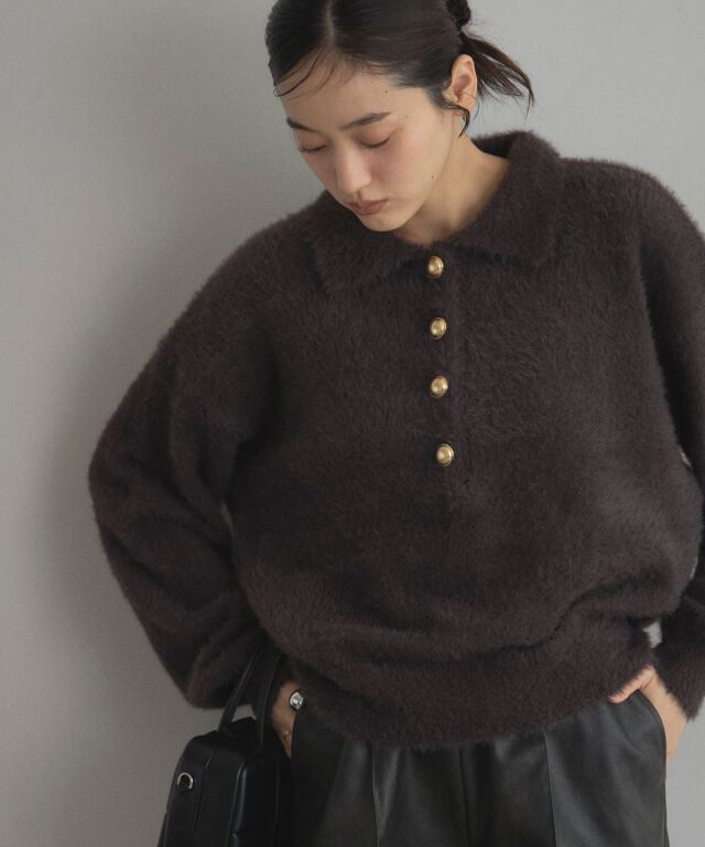 オフィシャルサイト限定】ゴールドボタンフェザーポロニット