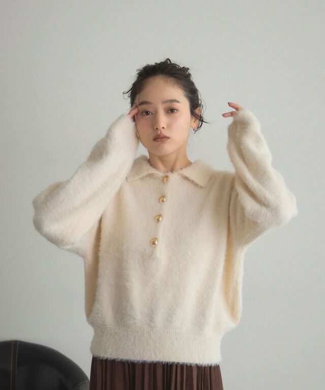 オフィシャルサイト限定】ゴールドボタンフェザーポロニット