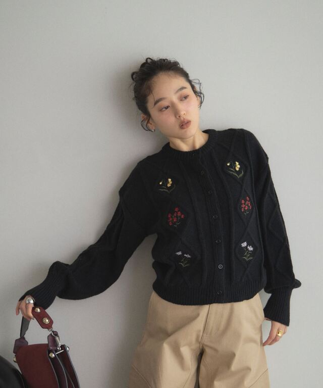 オフィシャルサイト限定】フラワーエンブロイダリーニットカーディガン