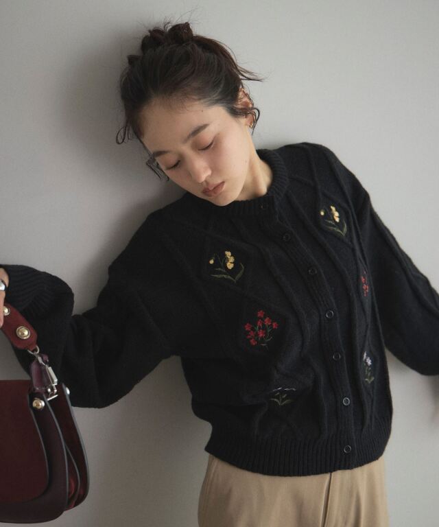 オフィシャルサイト限定】フラワーエンブロイダリーニットカーディガン