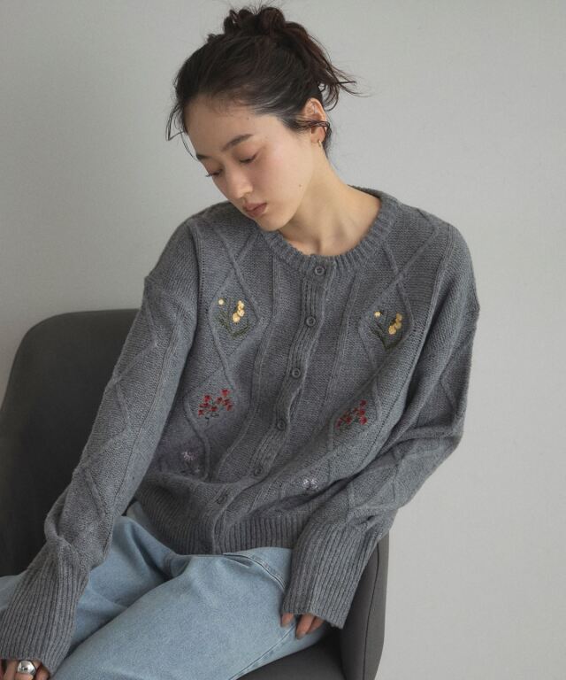 オフィシャルサイト限定】フラワーエンブロイダリーニットカーディガン