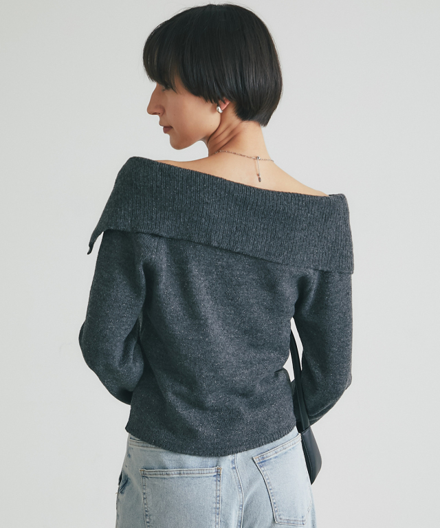 アシメトリーカラーオフショルニット