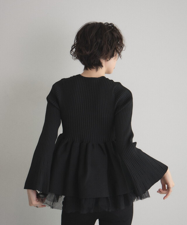 オフィシャルサイト限定】パール付きチュールレイヤードペプラムニット