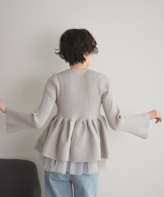 オフィシャルサイト限定】パール付きチュールレイヤードペプラムニット