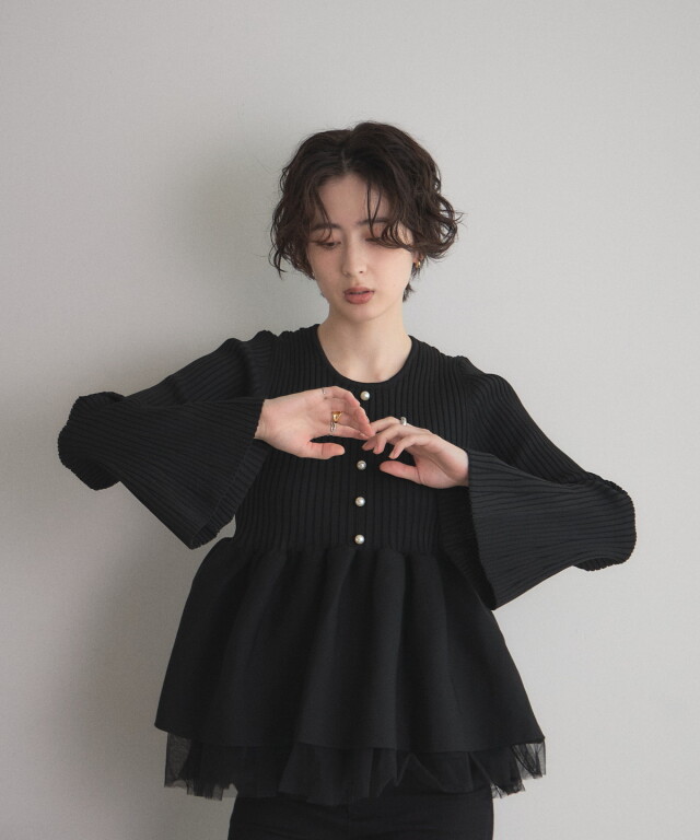 オフィシャルサイト限定】パール付きチュールレイヤードペプラムニット