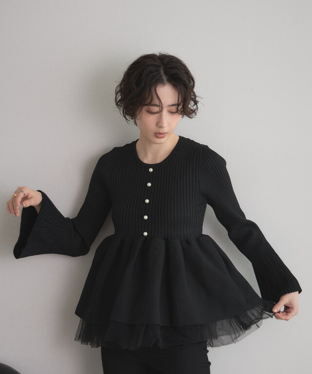 オフィシャルサイト限定】パール付きチュールレイヤードペプラムニット