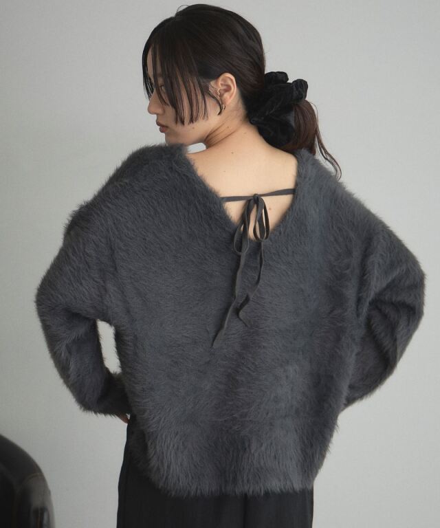 オフィシャルサイト限定】バルキーフェザーVネックニット
